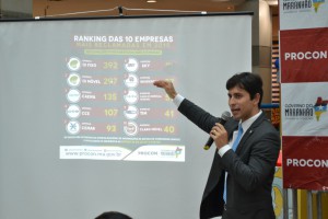 FOTO-Presidente-do-PROCON-explica-ranking-das-empresas-mais-reclamadas-em-2015-300x200
