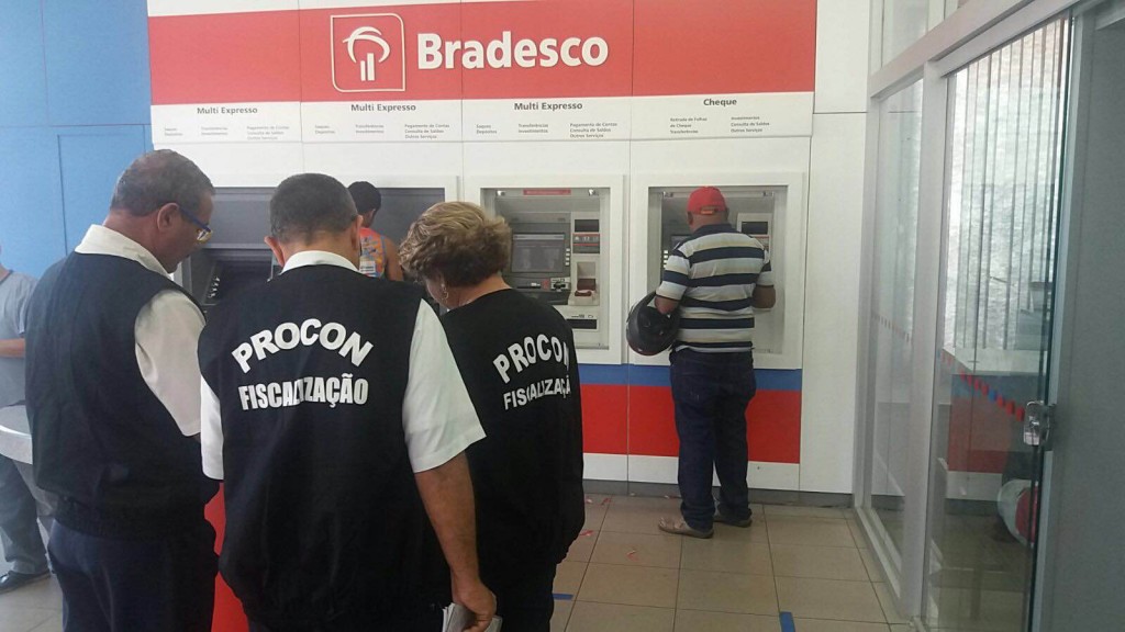 Foto 1_ Divulgação_Procon_11.03.2016 - PROCON MA autua bancos em Caxias e Codó por irregularidades