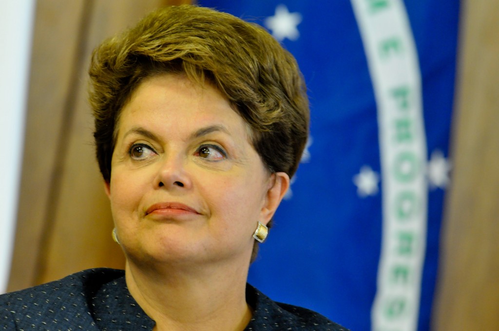 DF - DILMA/FILLON - POLÍTICA - A presidente Dilma Rousseff e fala à imprensa após reunião com o primeiro-ministro da França, François Fillon, no Palácio do Planalto, em Brasília, nesta quinta-feira. 15/12/2011 - Foto: PEDRO LADEIRA/FRAME/AE