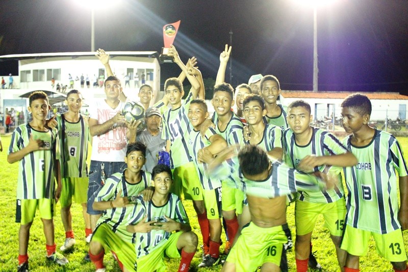 thumbnail_Bandeira Tribuzzi campeão da categoria infantil