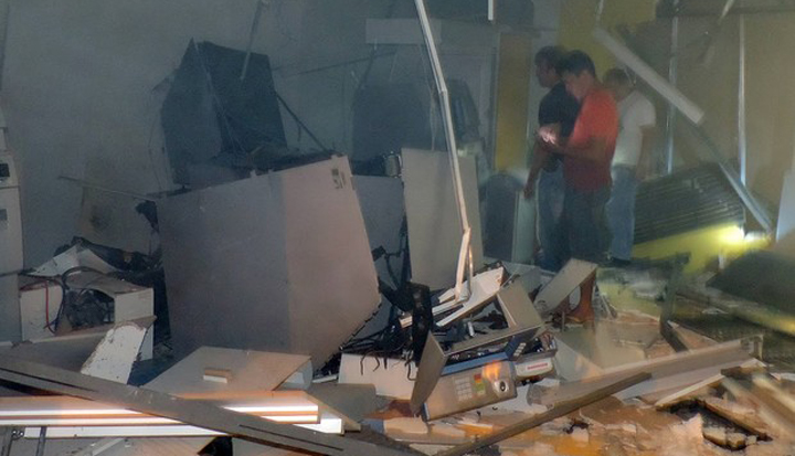 1463464580-346028368