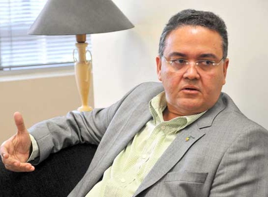 30/04/2014. Crédito: Gilson Teixeira/OIMP/D.A Press. Brasil. São Luis - MA . Pré candidato a senador Roberto Rocha visita sede do jornal o Imparcial