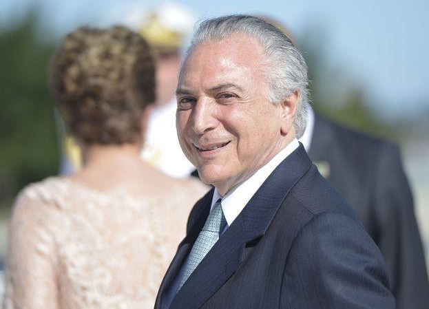 size_810_16_9_michel-temer-com-dilma-rousseff-ao-fundo-na-posse-em-janeiro-de-2015