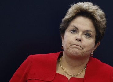 1_dilma_vermelho_frangida-316795