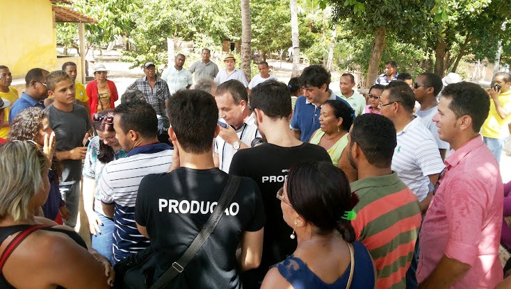 4_Luis Fernando conversando com a comunidade
