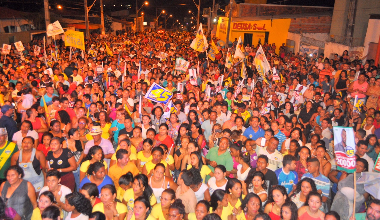 foto-2_publico-no-ultimo-comicio-de-luis-fernando