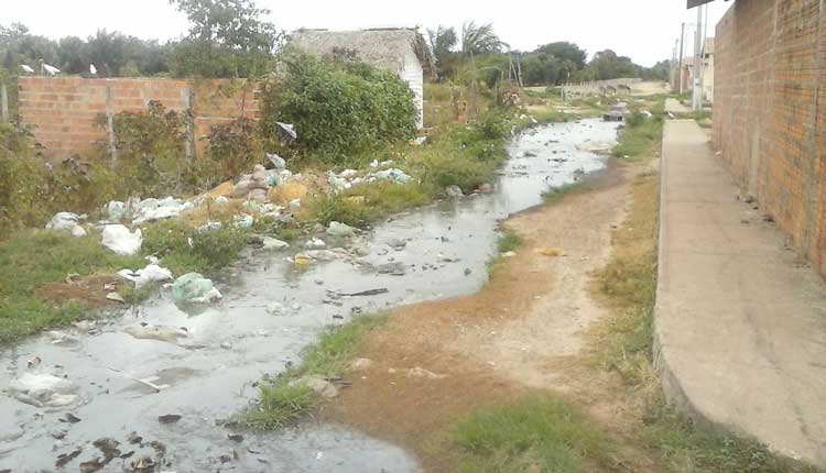 1443096975-429770722