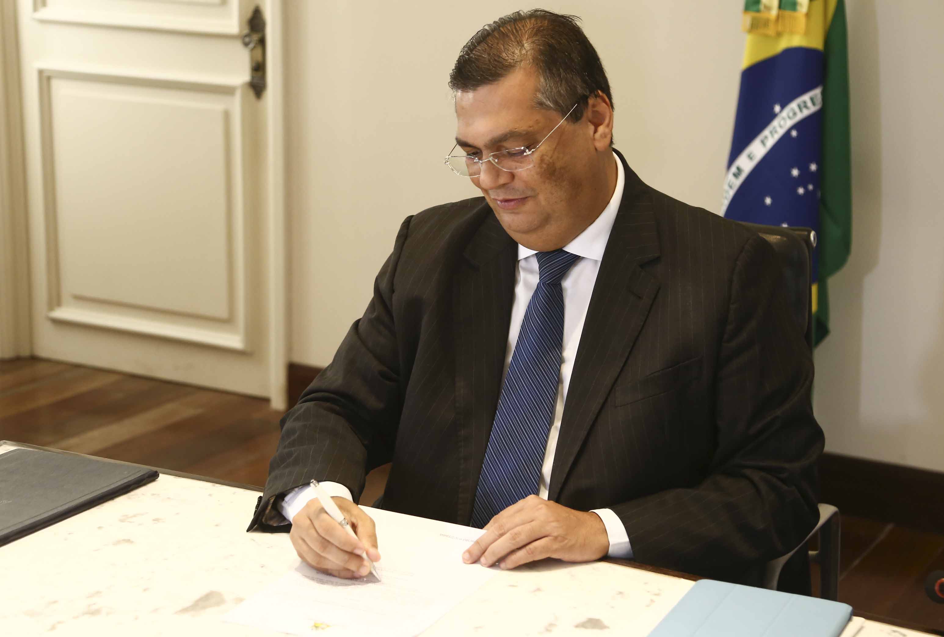 assinatura-de-ato-de-nomeacao-aprovado-em-concurso-foto-gilson-teixeira_5