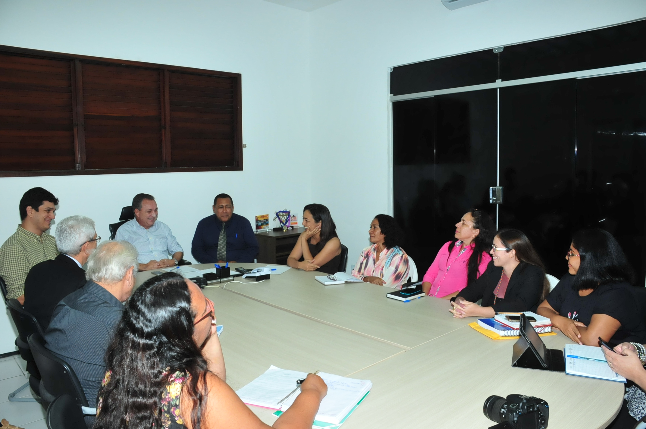 Comissão reunida com Luis Fernando
