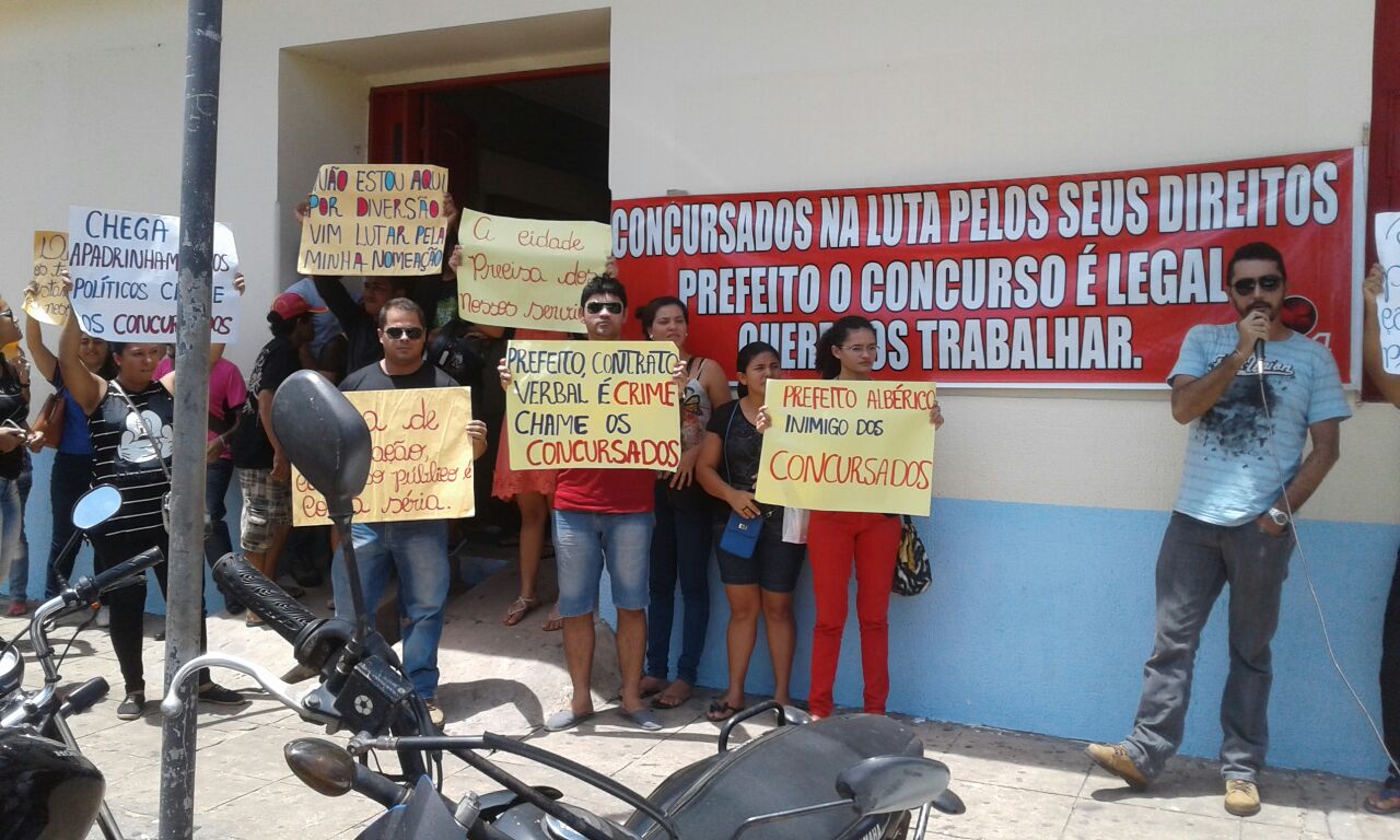 Foto 2- Concursados realizam manifestação em Barreirinhas