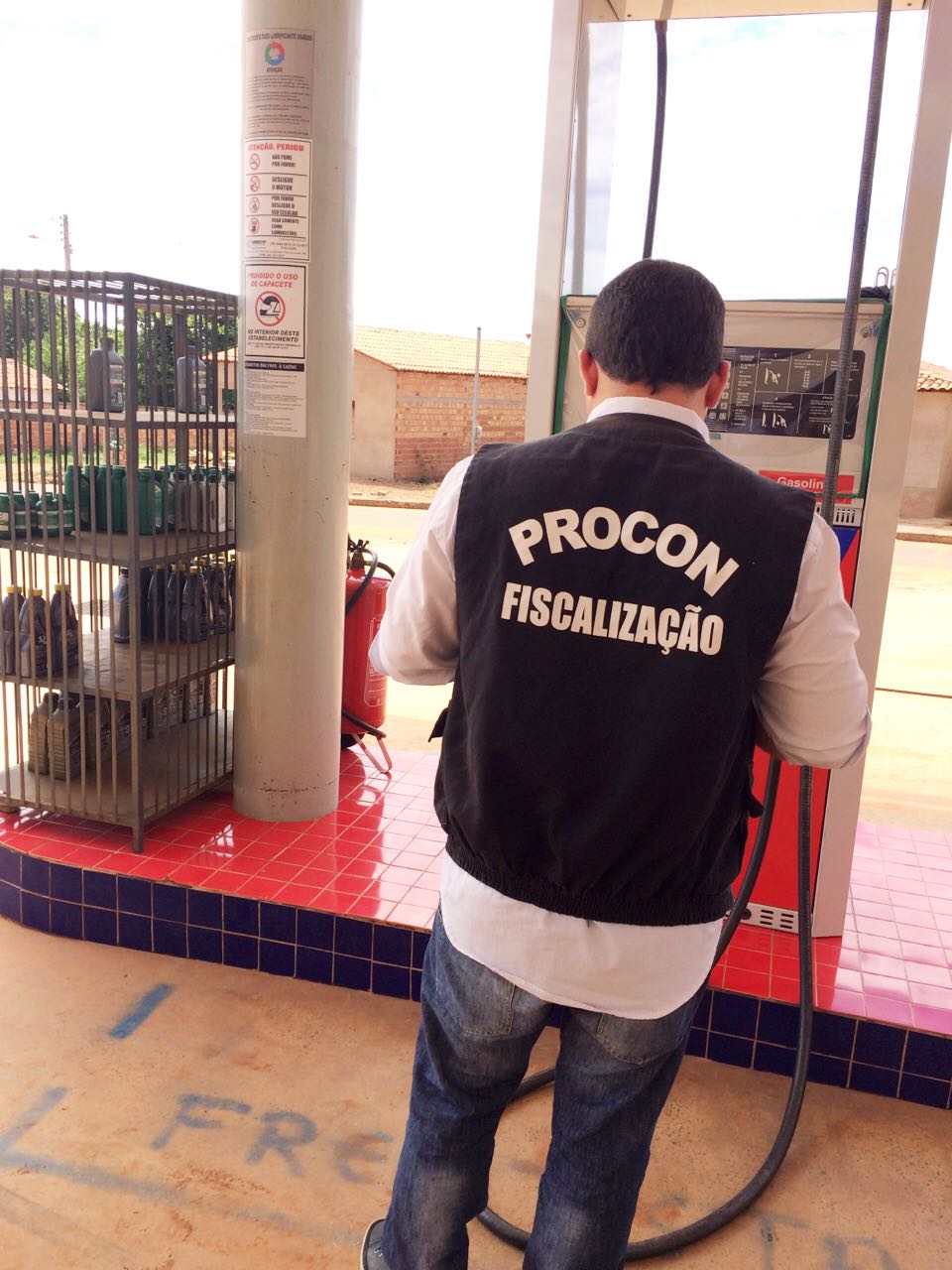 00323_foto_1_divulgacao_procon_18042016_operacao_batismo_notifica_postos_de_combustiveis_em_barra_do_corda_1683071450633285596