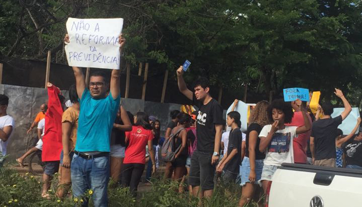 1493369475-254258669