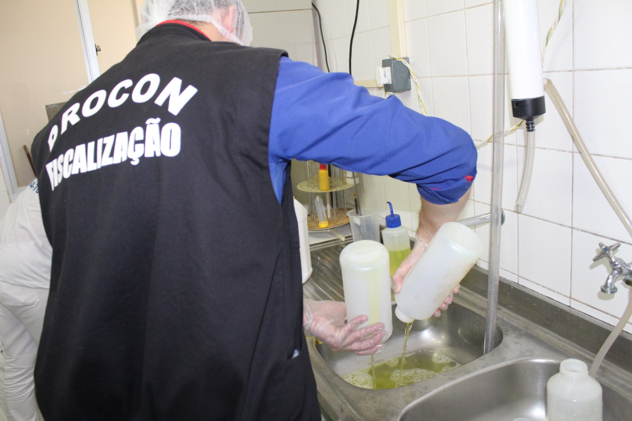 01230_descarte_de_produtos_da_distribuidor_na_operacao_h2o_2559610608000807413