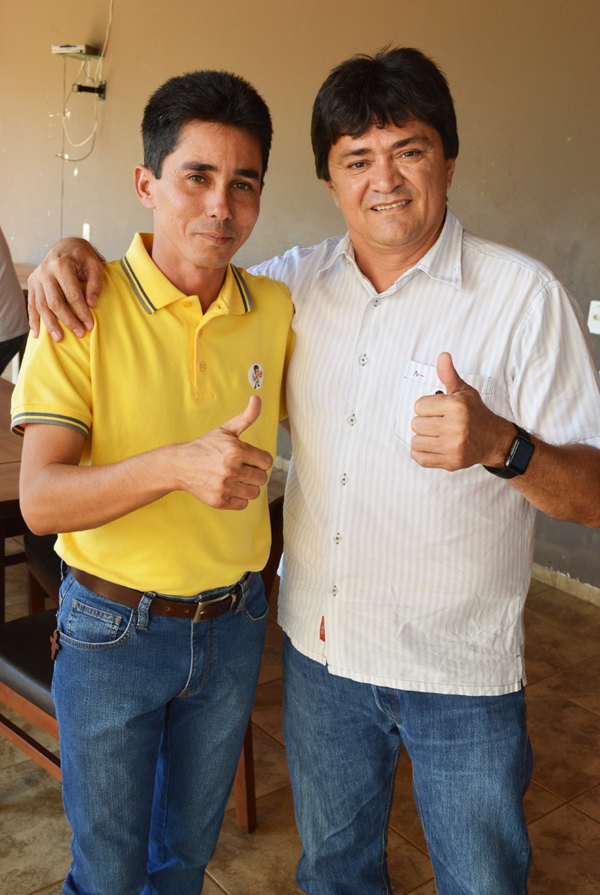 thumbnail_Deputado Léo Cunha e o prefeito Cícero Neco de Estreito. Parceria vai garantir festividades dos 35 anos da cidade..