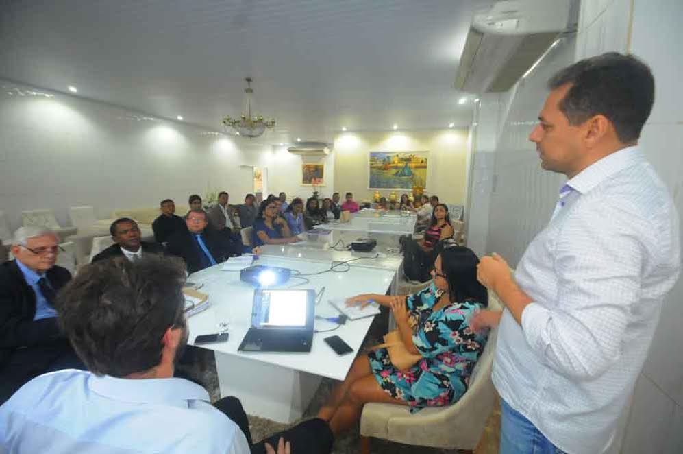 Reunião serviu para discutir proposta de criação de Secretaria de Políticas Públicas.