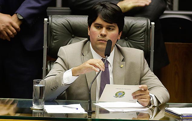 BRASÍLIA, DF, 30.08.2017: CÂMARA-DIA - Deputado André Fufuca preside sessão deliberativa extraordinária no plenário da Câmara dos Deputados, em Brasília, nesta quarta-feira. (Foto: Walterson Rosa/FramePhoto/Folhapress)