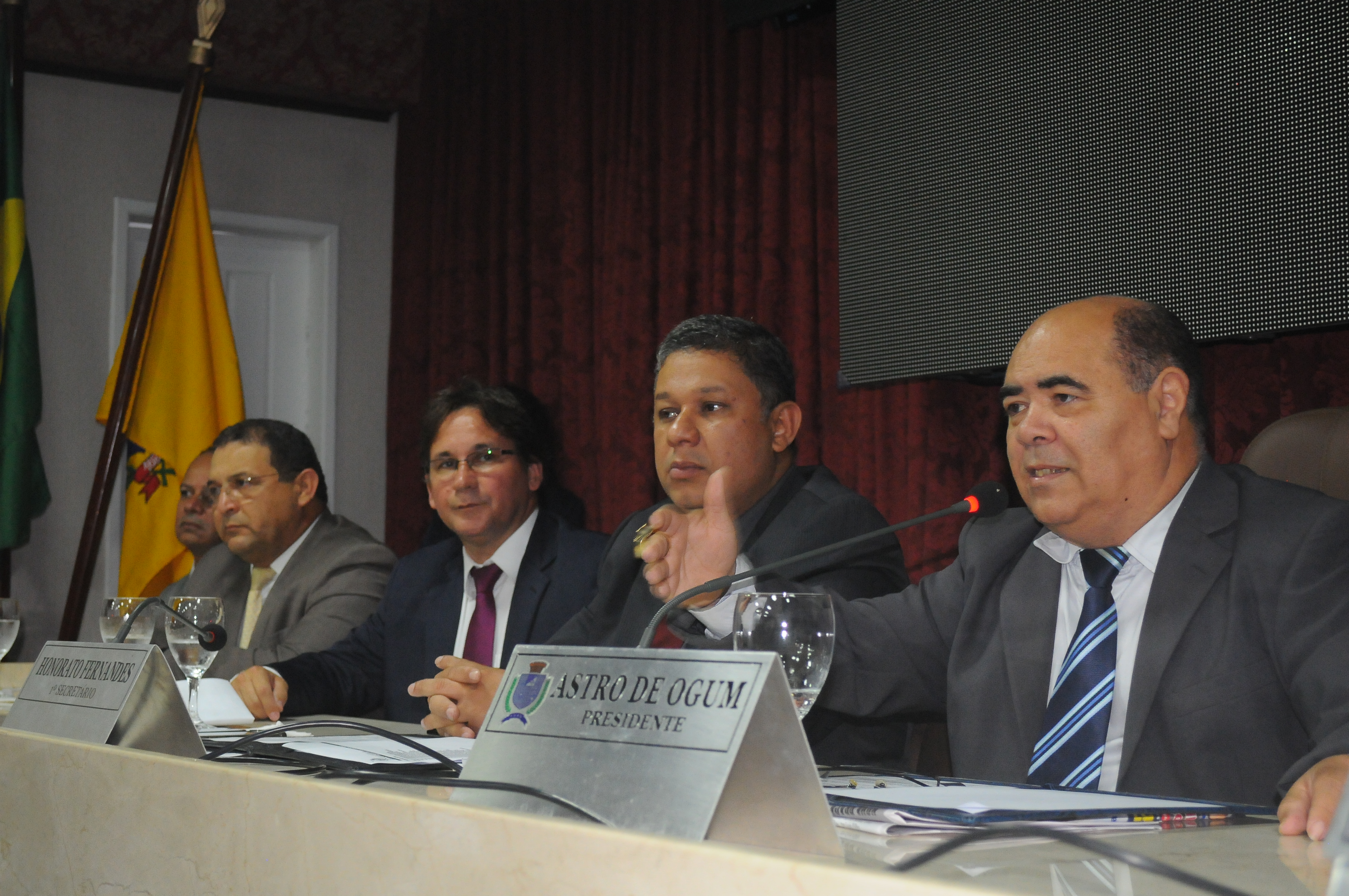 Astro de Ogum reabre trabalhos na Câmara pregando harmonia.