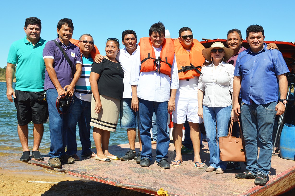 thumbnail_Deputado Léo Cunha com vereadores secretários municipais e ambientalistas durante visita técnica ao Rio Tocantins em Imperatriz