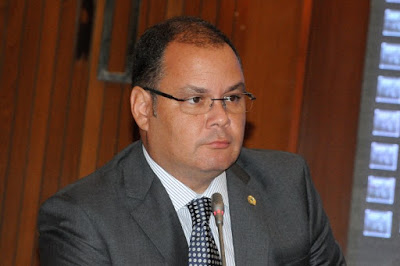 Deputado estadual Rogério Cafeteira.